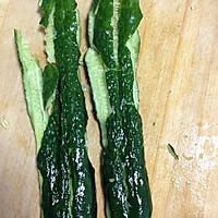 蒜泥黄瓜的做法图解1