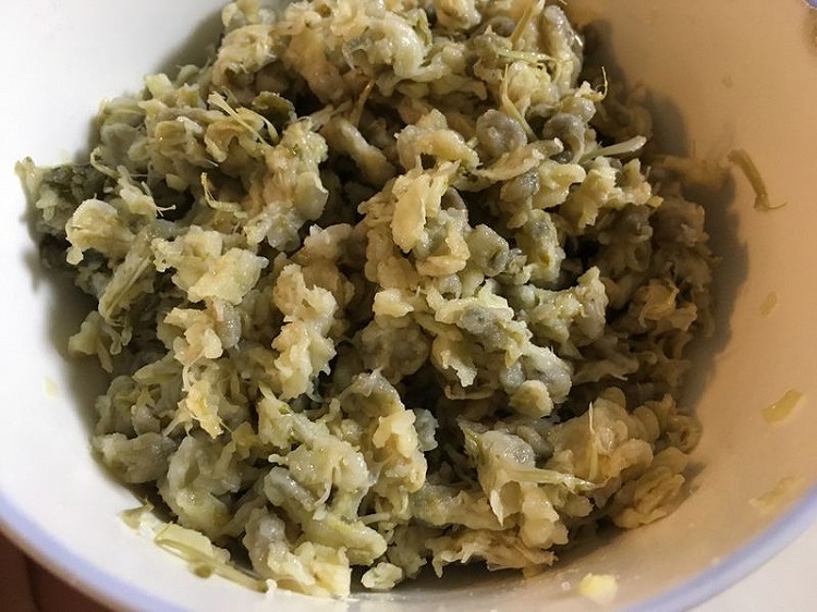 蒸槐花麦饭的做法