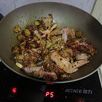 红汤版小鸡炖蘑菇的做法图解6