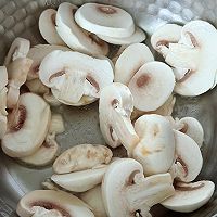 #金龙鱼橄调-橄想橄做#芦笋炒口蘑的做法图解5
