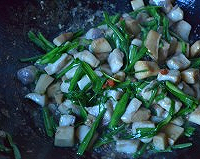 鱼丁炒白灵菇的做法图解8