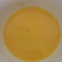 8寸戚风蛋糕胚 #太古烘焙糖 甜蜜轻生活#的做法图解5