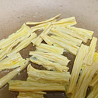 #暖冬酱在手，嗨吃部队锅#番茄菌菇腐竹煲的做法图解6