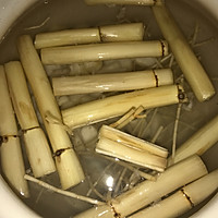 竹蔗茅根马蹄汤的做法图解2