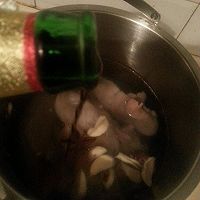 干笋豆芽炖猪蹄煲的做法图解3
