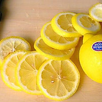 酸酸甜甜柠檬片的做法图解1