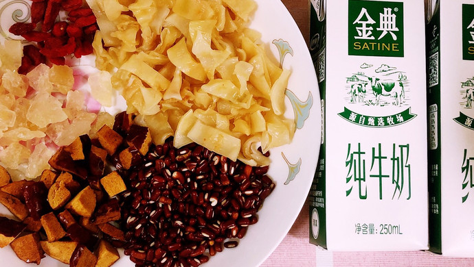 红豆鱼胶牛奶冻 满满的胶原蛋白