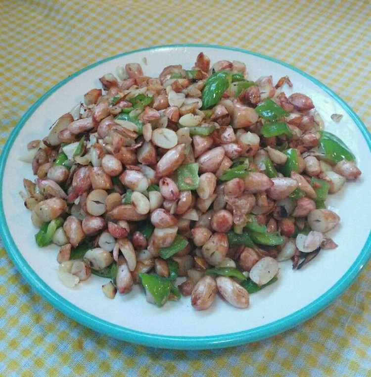 青椒炒花生米的做法