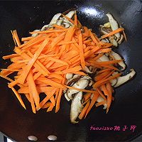 胡萝卜炒香菇的做法图解6