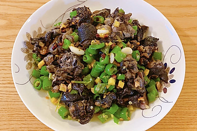 尖椒煸乌鸡