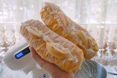 快乐爆炸奶油夹心毛毛虫面包