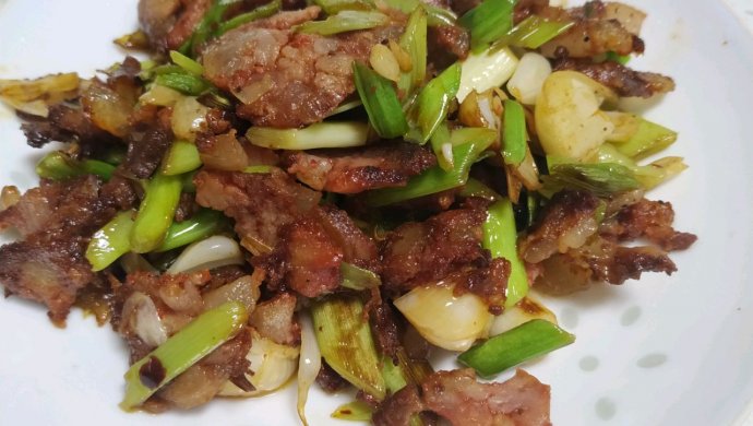 快手懒人菜:大蒜炒香肠
