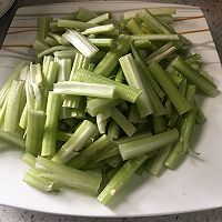 肉丝炒芹菜的做法图解2