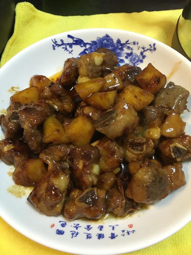 苹果煮排骨的做法