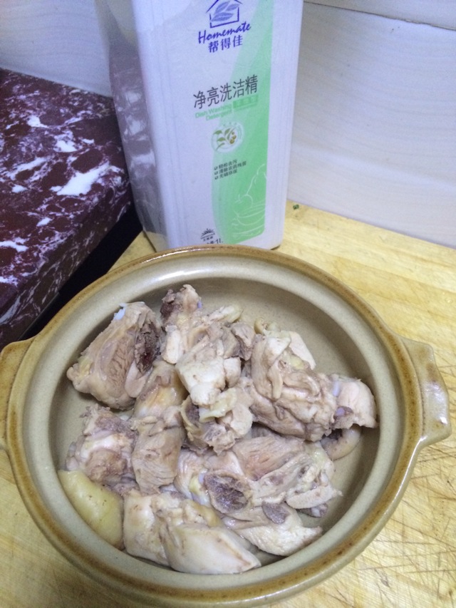 鸡肉顿土豆的做法图解1