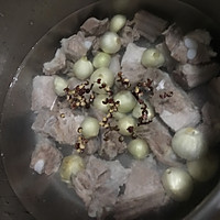 番茄排骨汤的做法图解2