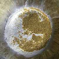吮指美味---自制小麦胚芽手抓饼&香煎里脊的做法图解1