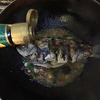 青红椒鲫鱼的做法图解12