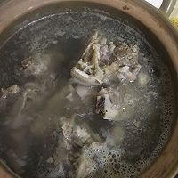 香菇萝卜鱿鱼骨头汤的做法图解4