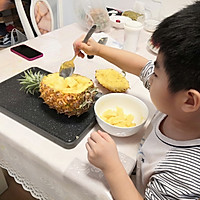 幼儿园居家作业-春天里的菠萝炒饭的做法图解1