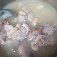 养颜的猪蹄芸豆汤的做法图解4