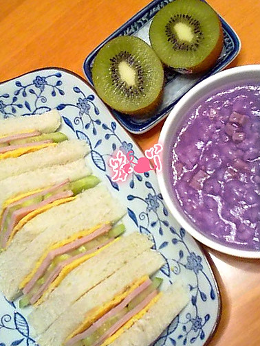 中西合璧早餐——三明治&紫薯粥