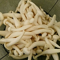 肉卷青椒炒白玉菇的做法图解5