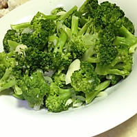 蒜茸西兰花的做法图解3