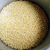 绿豆沙蛋黄酥的做法图解1