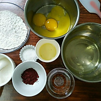 2寸红丝绒戚风#宴客拿手菜#的做法图解1