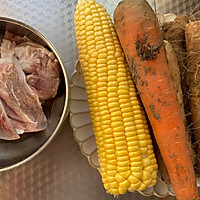 玉米胡萝卜山药羊肉汤的做法图解1