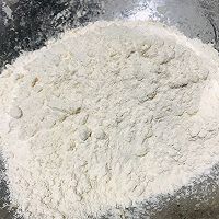菜盒子不止韭菜鸡蛋味儿，试试笋瓜鸡蛋哒的做法图解1