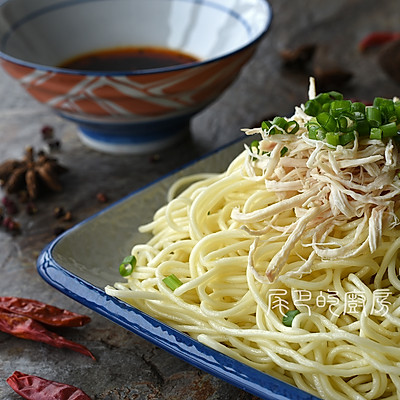 鸡丝凉面