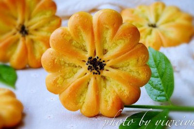 椰蓉花朵面包