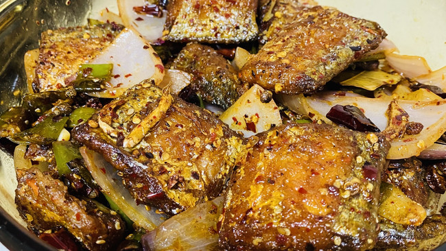 干锅带鱼，香辣美味的做法