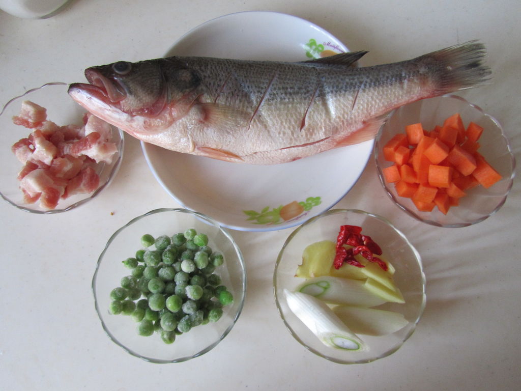 盐烧海鲈鱼怎么做_盐烧海鲈鱼的做法_豆果美食