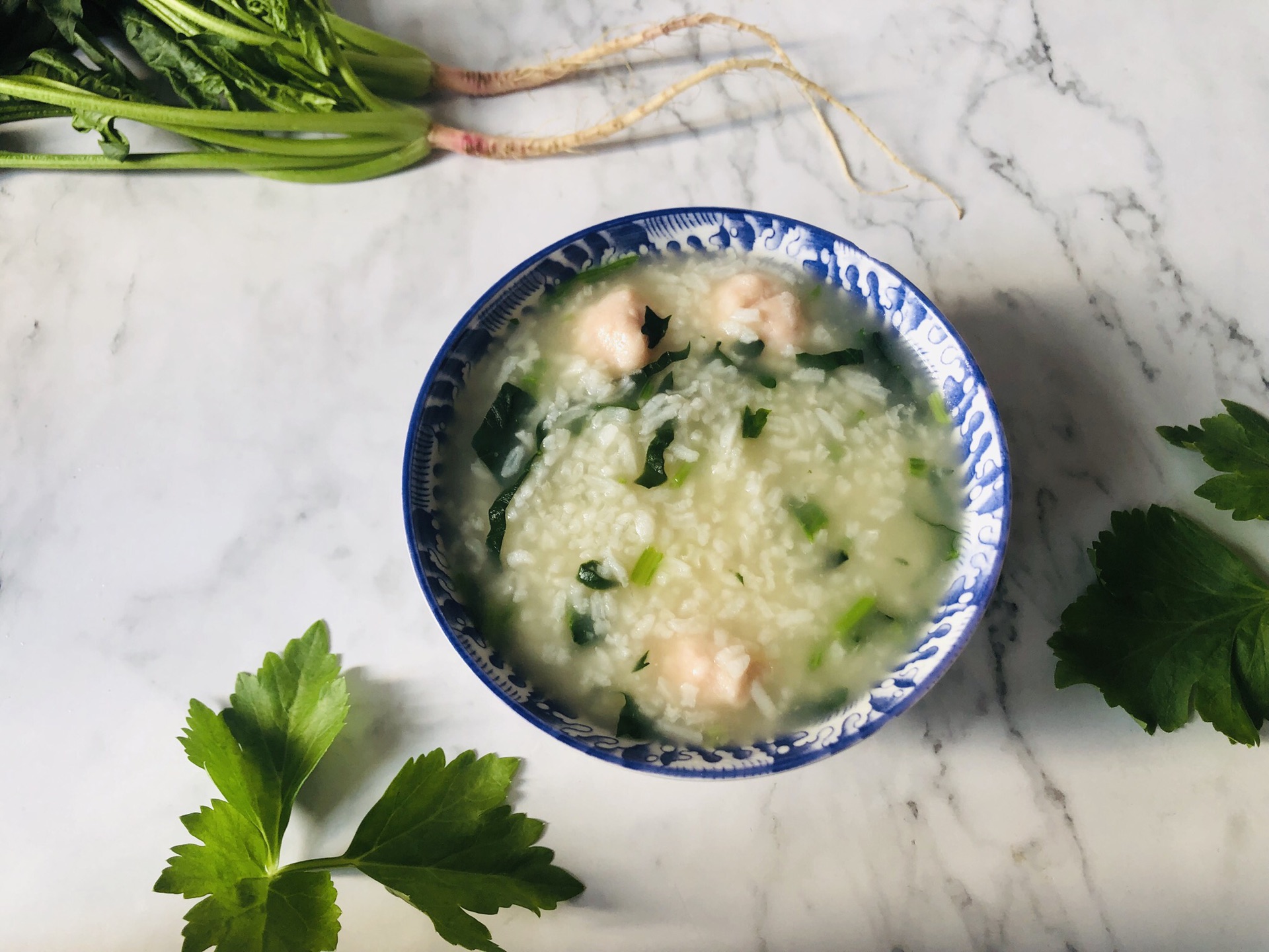 Congee with meatballs and spinach