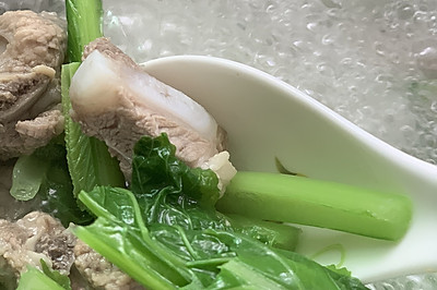 营养排骨春菜煲汤