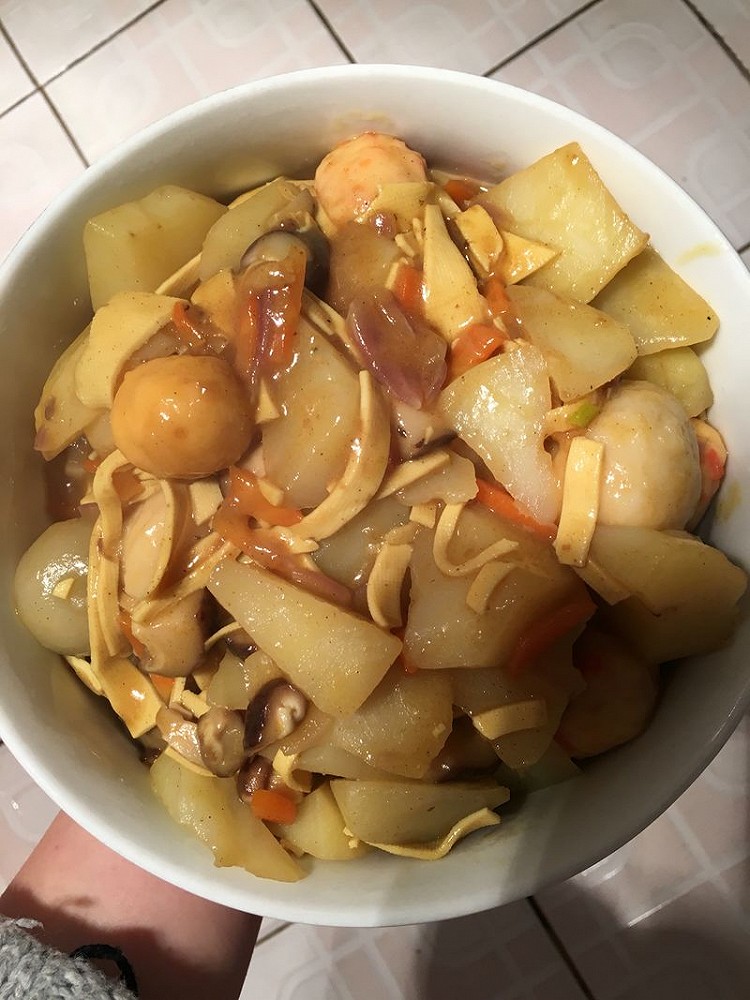 咖喱土豆 鱼丸的做法