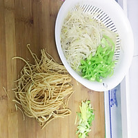 绿豆芽炒撒子的做法图解1