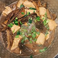 牛肝菌&羊肚菌炖豆腐的做法图解4