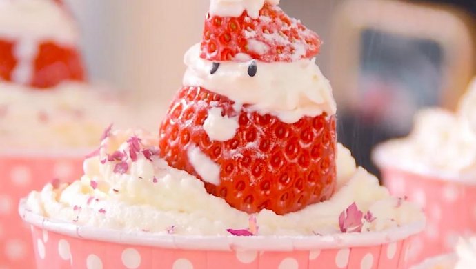 颜值超高的草莓蛋糕！简单易做，小孩子超喜欢！