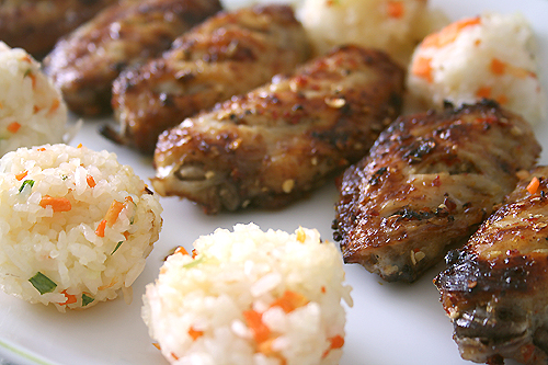 夏日缤纷烤箱菜——麻辣烤翅以及烤五彩饭团！