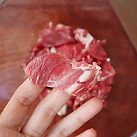 想要做出一道正宗的蚝油牛肉，你缺的不是手艺的做法图解2