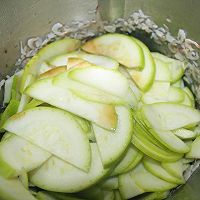 西葫芦炒虾皮 | 格瑞美厨GOURMETmaxx一体机的做法图解2