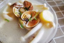 豆腐海鲜菇花蛤汤的做法
