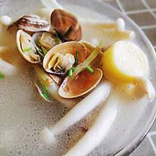 豆腐海鲜菇花蛤汤