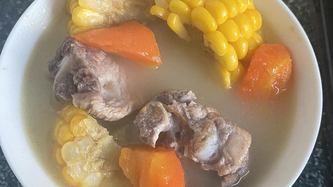 1种调料的排骨汤的做法