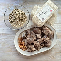 咸猪骨薏米粥的做法图解1