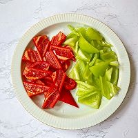 香菇炖鸡腿的做法图解3
